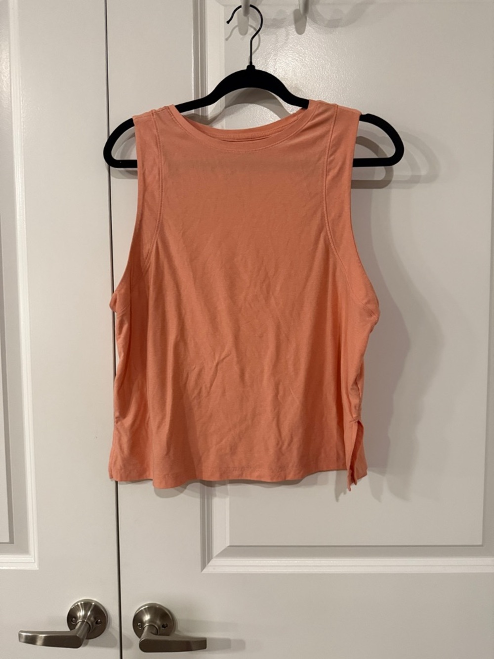 Lightly worn Old Navy Everyday Coral Crewneck Tank Top size M